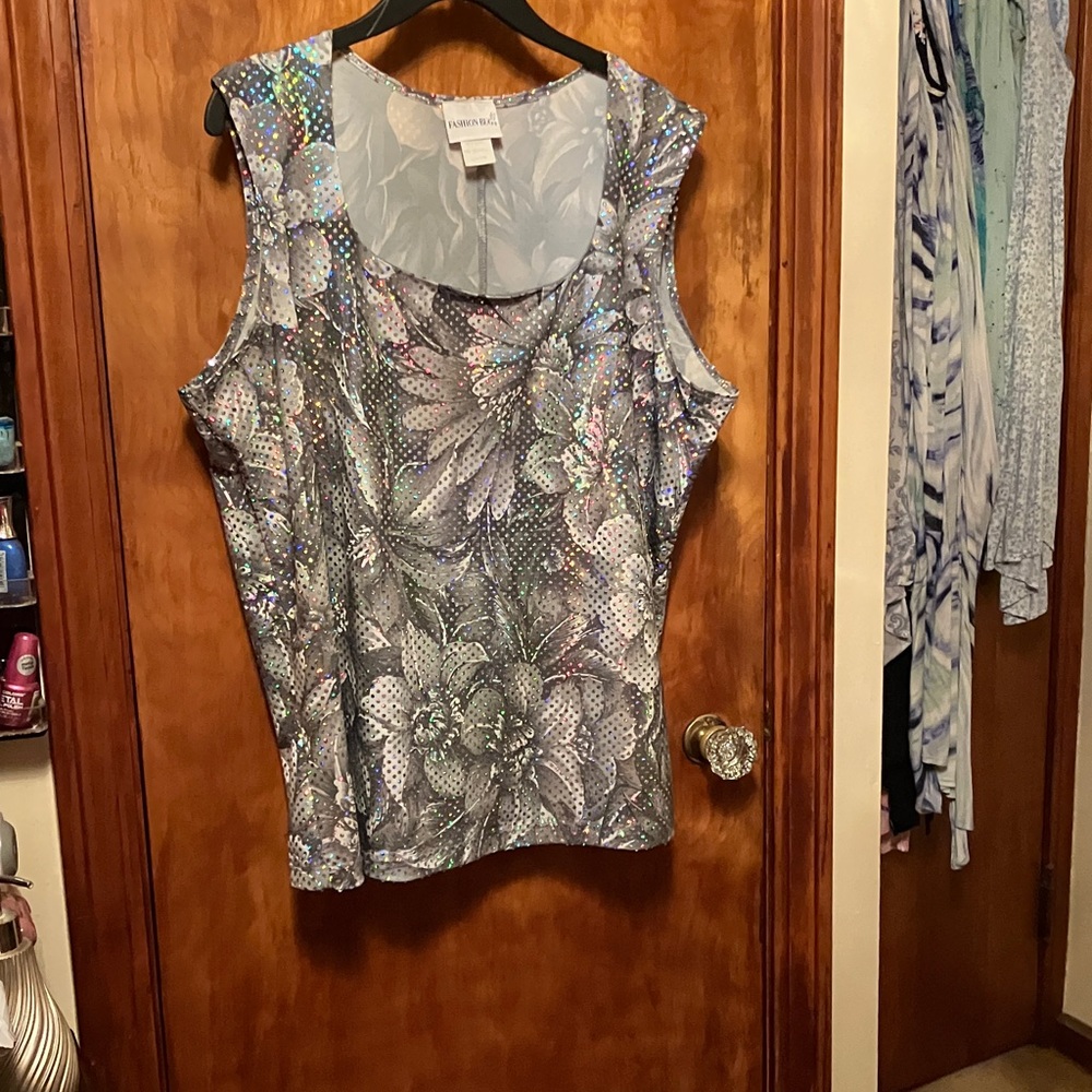 Fashion bug shimmering silver gray flower design blouse 18/20